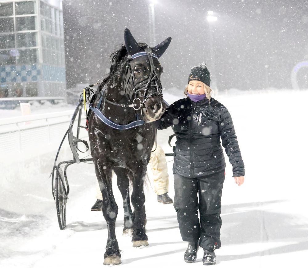 Hemmalaget gick starkt i snöovädret