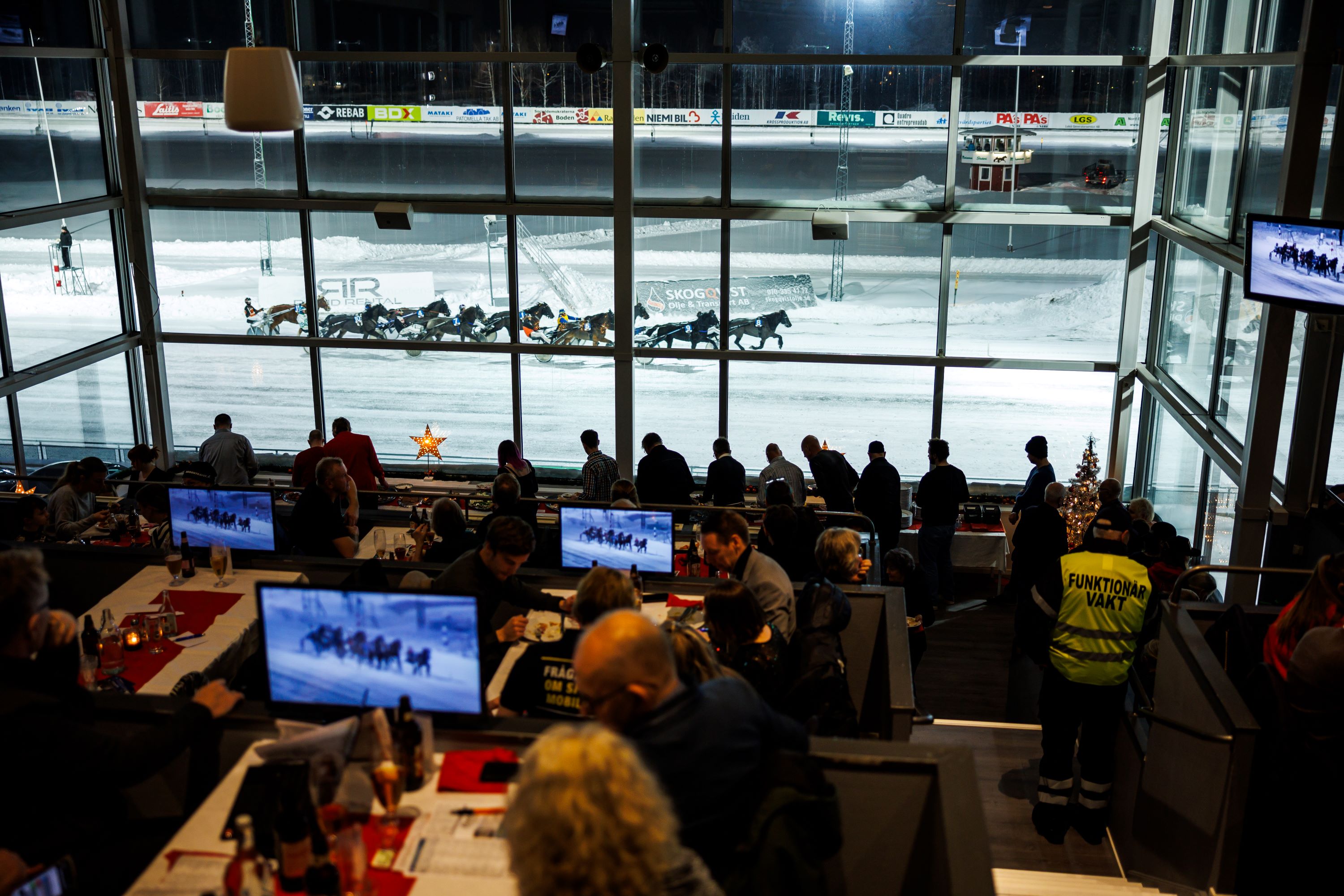 Hemvändarlunchen med V4